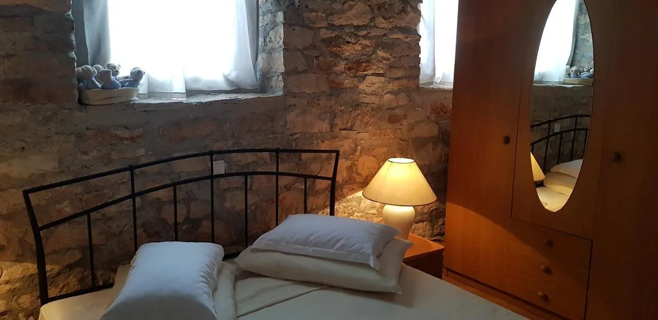 Rooms & Apartment Stelio Loborika 5*,