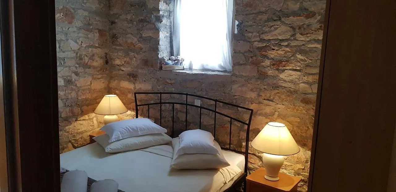 Rooms & Apartment Stelio Loborika Vendégház