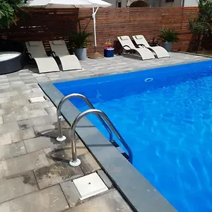 Apartment Hana Pool Only For You, Loborika