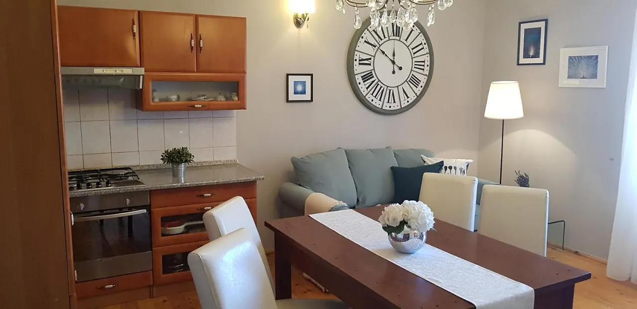 Rooms & Apartment Stelio 5*, Loborika Croatia