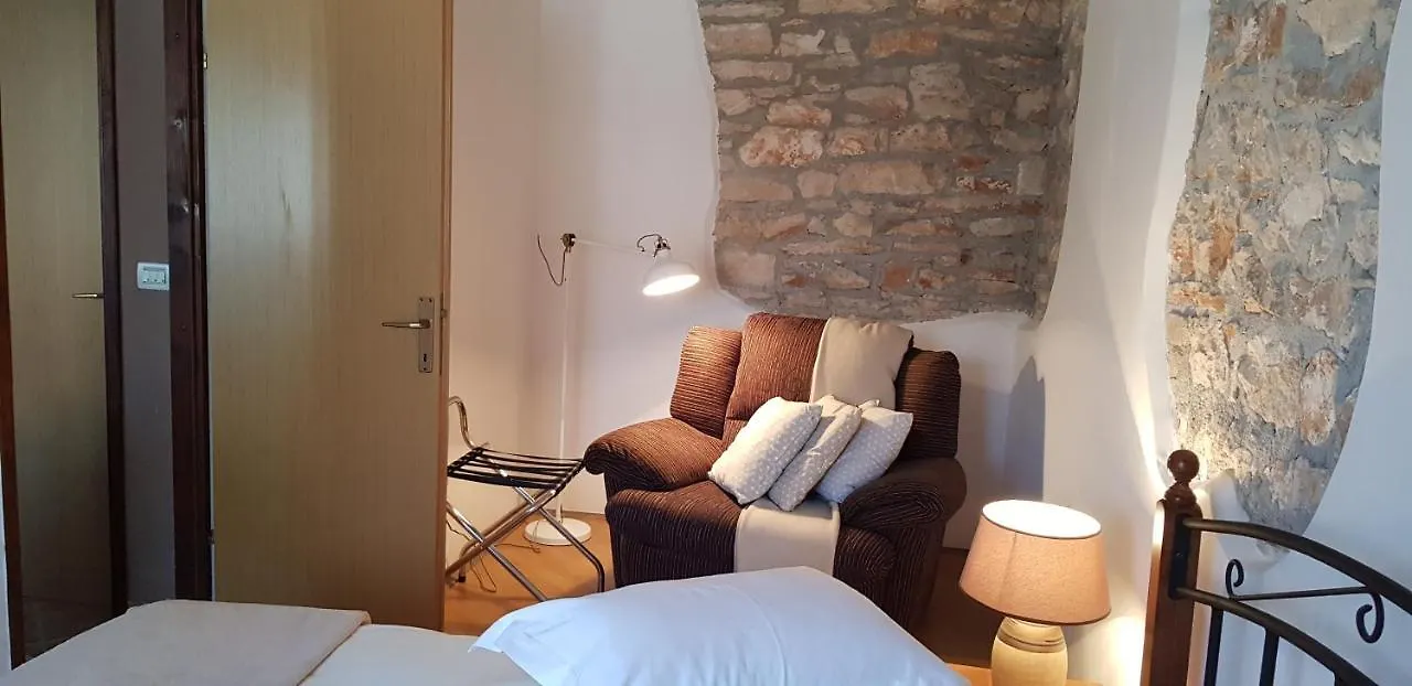 Rooms & Apartment Stelio 5*, Loborika Croatia